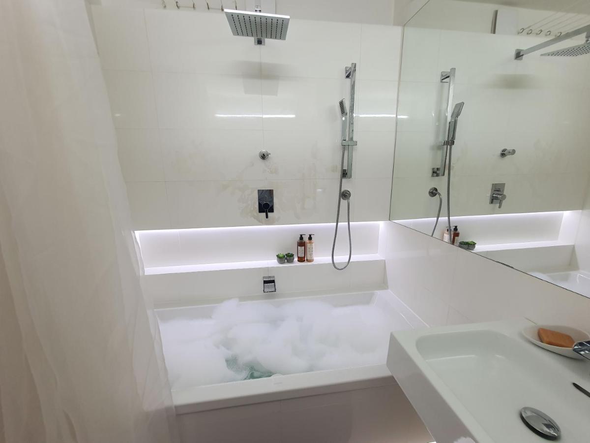 דירות ורוצלב Whitebeeapartament מראה חיצוני תמונה